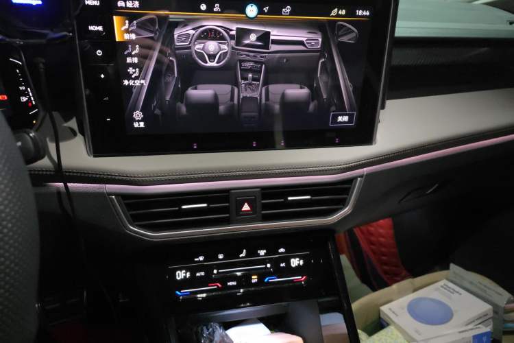 Used Volkswagen Tayron X 2024 330TSI Two-Wheel-Drive Prestige High-Energy Edition Audio And AC Panel