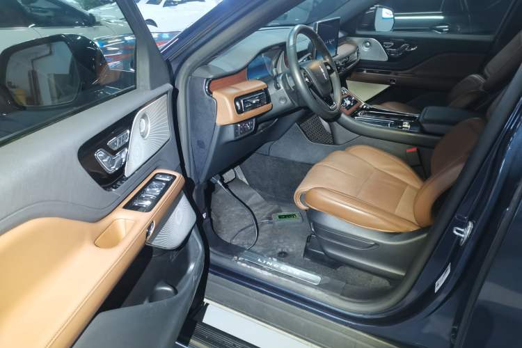 Used Lincoln Aviator 2021 3.0T V6 All-Wheel-Drive Executive Edition