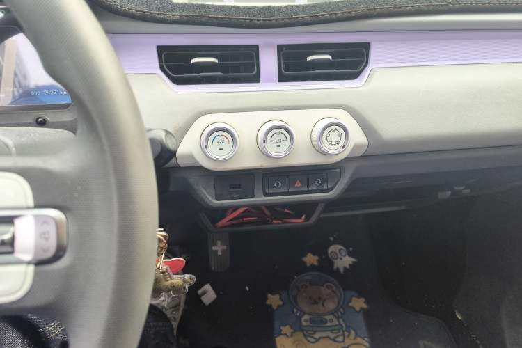 Used Chery QQ Ice Cream 2022 120km Conical Shape Lithium Iron Phosphate Audio And AC Panel