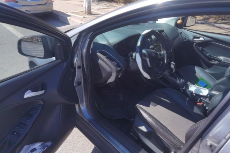 Used Ford Focus 2012 Sedan 1.6L Automatic Fashion Edition