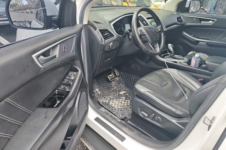 Used Ford Edge 2017 EcoBoost 245 Two-Wheel-Drive Sporty 7-Seater Driver Seat