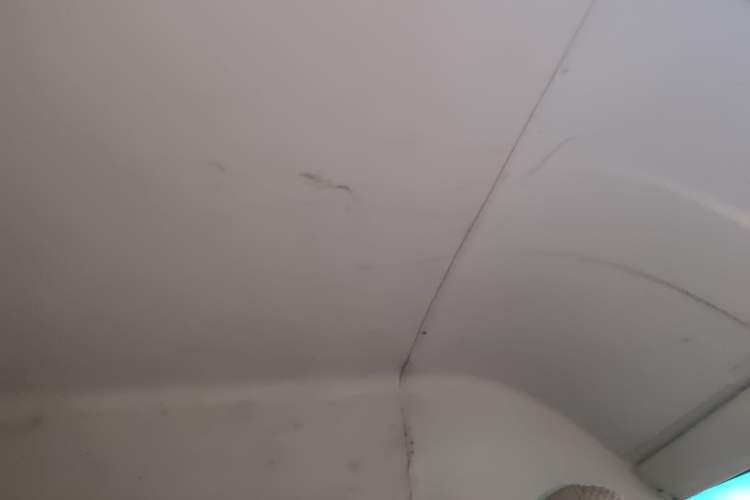 Used Iveco Daily 2020 2.5T A35 Passenger Van Single-Tire Mid-Roof Design 5-9 Seats China VI Emission Standard
