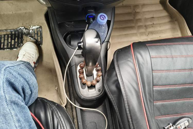 Used Nissan Livina 2010 Jingrui Edition 1.6L Automatic Smart Model Gear Lever