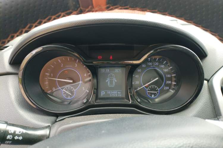 Used JMC Yusheng S350 2013 2.4T Automatic 2WD Diesel Luxury Edition 5 Seats Instrument Cluster