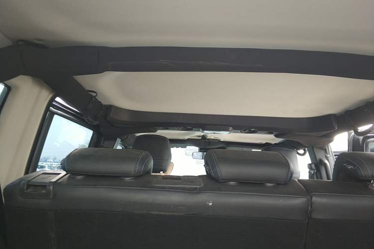 Used BAIC Off-Road BJ40 2023 2.0T Automatic Four-Wheel Drive Urban Hunter Edition Chivalrous Type Headliner