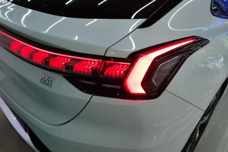 Used Zeekr 001 2022 Long-Range Dual-Motor WE Edition Right Rear Taillight