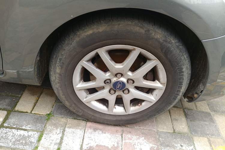 Used Ford Focus 2011 Sedan 1.8L Manual Comfort Model
