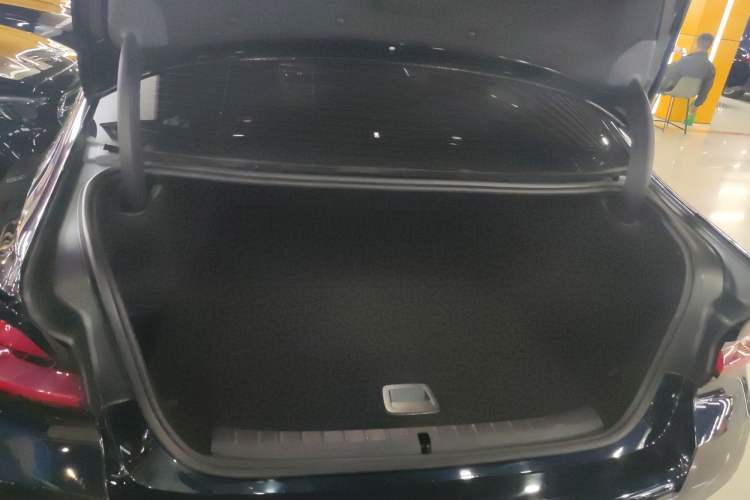 Used BMW 5 Series New Energy 2022 Second Facelift 535Le M Sport Package Trunk