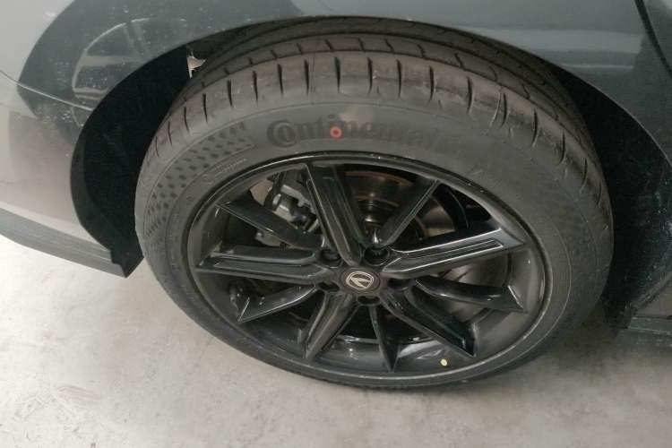 Used Changan UNI-V 2025 1.5T 500Bar High-Energy Version
