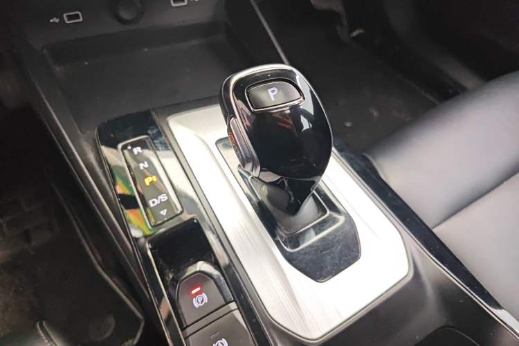 Used MG 5 2021 300TGI DCT Elegant Luxury Edition Gear Lever