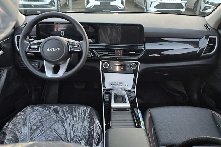 Used Kia Seltos 2026 1.5L IVT Luxury Edition Center Console