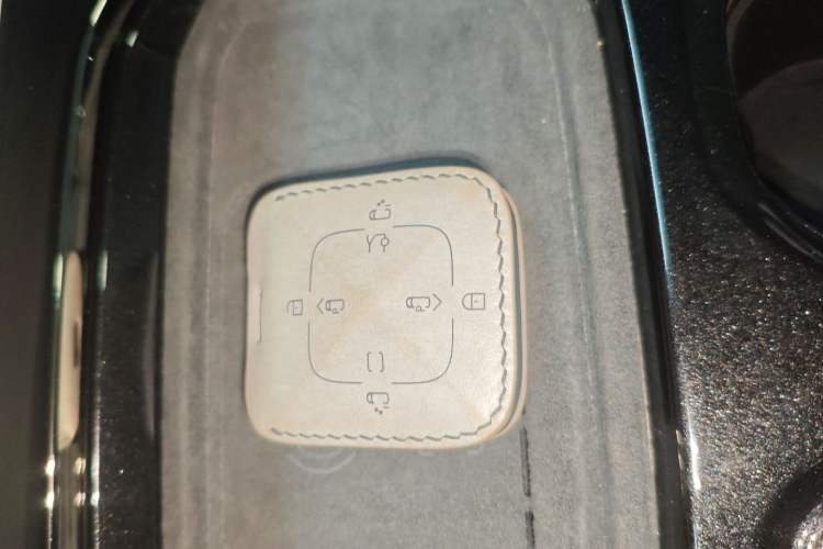 Used Zeekr 009 2024 7-Seater Walk-Through Version Four-Wheel Drive 108 kWh
