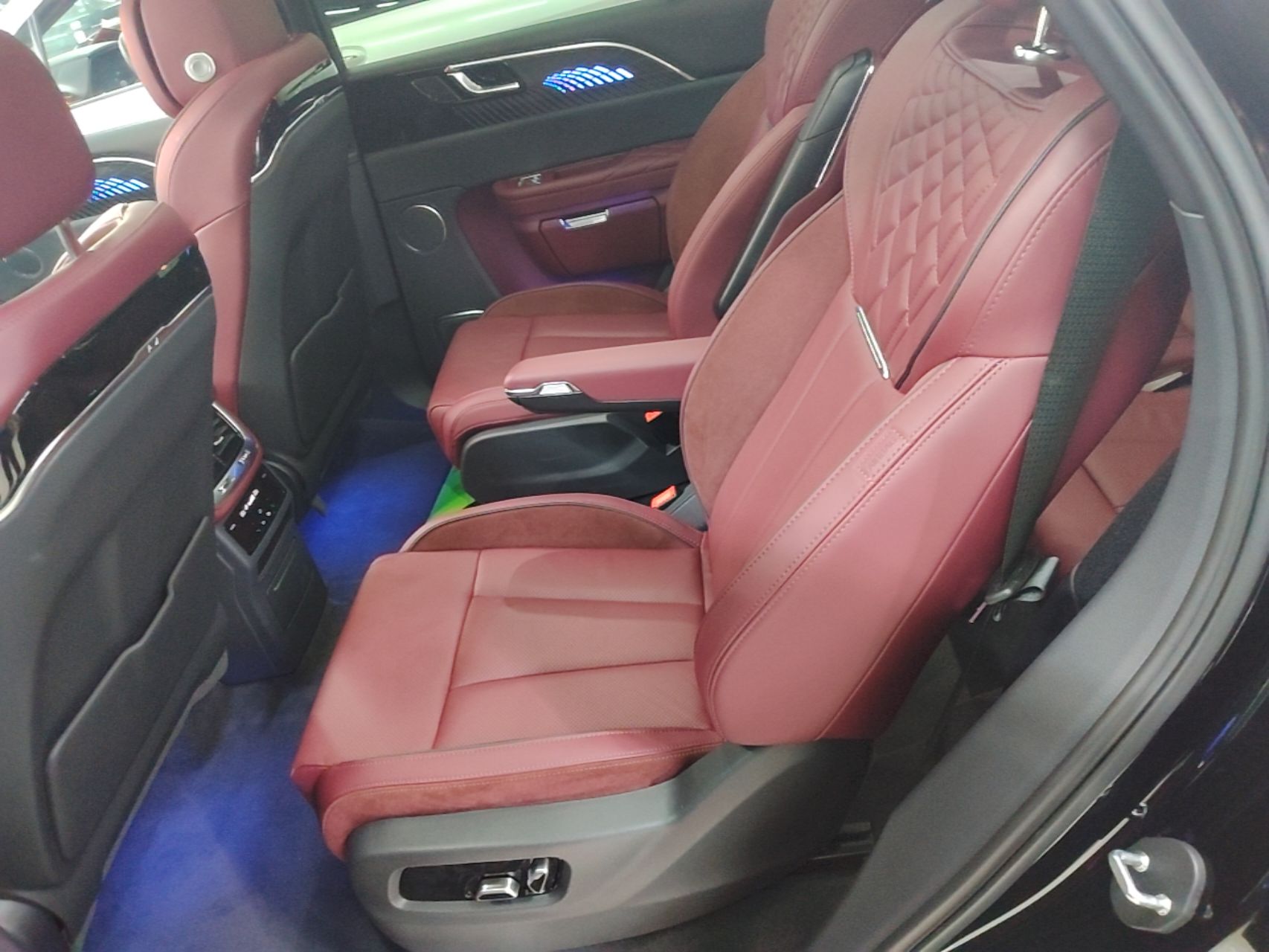 Hongqi E-HS9 2022 690 km Range Flagship Edition Six Seats — снимка 20