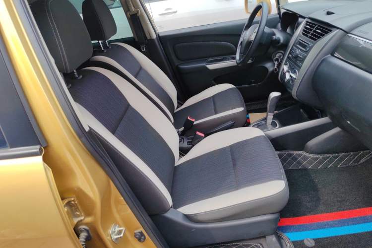 Used Venucia R50X 2015 1.6L Automatic Luxury Edition
