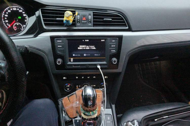 Used Volkswagen Lamando 2015 280TSI DSG Comfort Edition Audio And AC Panel