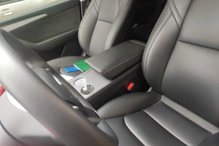 Used Tesla Model Y 2023 Long-Range All-Wheel-Drive Version Left Front Seat