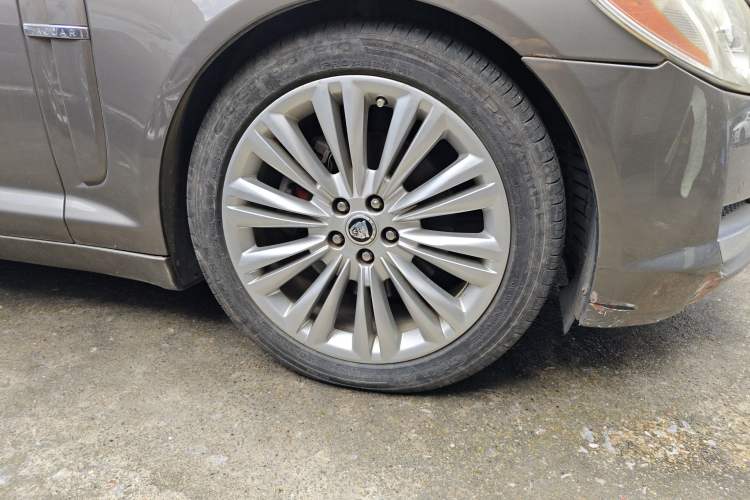 Used Jaguar XF 2009 XF 3.0L V6 Luxury Edition Right Front Wheel Hub