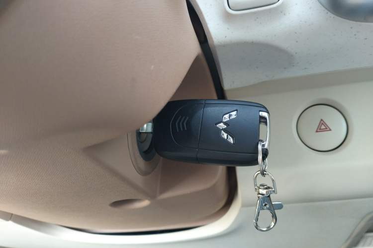 Used Wuling Hongguang MINIEV 2024 3rd Generation 215km Youth Edition Vehicle Key