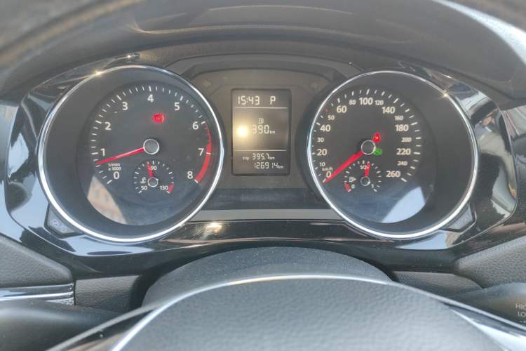 Used Volkswagen Sagitar 2015 230TSI Automatic Comfort Version Instrument Cluster