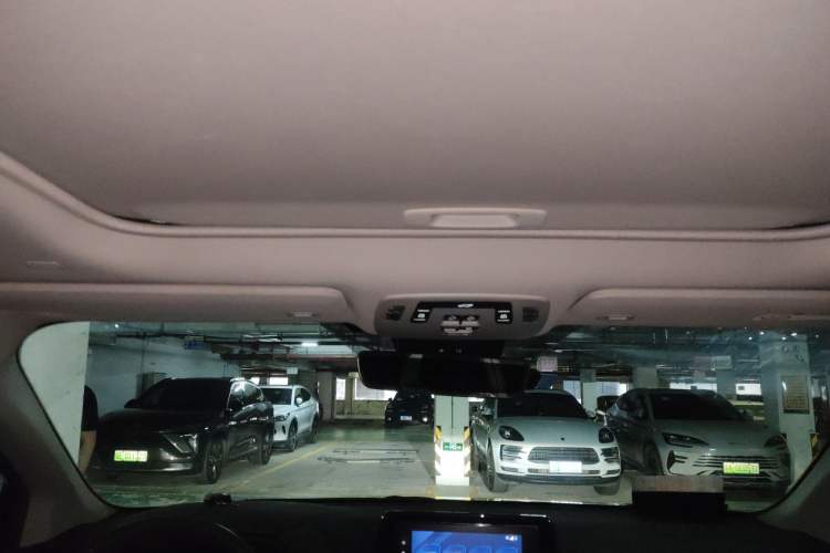Used Toyota SIENNA 2023 2.5L Hybrid Luxury Edition Headliner