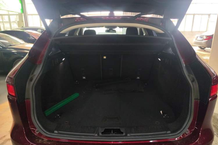 Used Jaguar F-PACE 2016 3.0 SC Four-Wheel Drive R-Sport Sport Edition Trunk