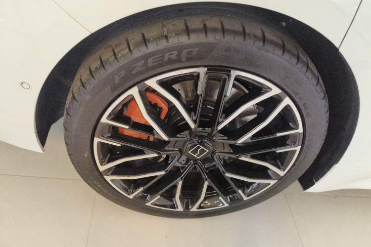 Used Zeekr 001 2025 YOU Edition 100 kWh All-Wheel Drive Right Rear Wheel Hub