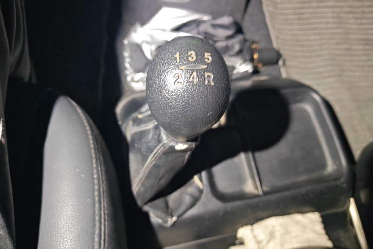 Used JAC Group Refine 2008 2.0L Shuttle Gasoline Basic Version with Single Air Conditioner Gear Lever