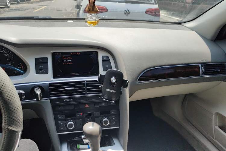 Used Audi A6L 2011 2.0 TFSI Automatic Standard Edition Audio And AC Panel