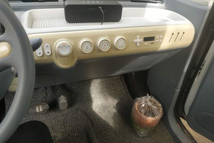 Used Bestune Pony 2024 170km Vitality Horse Audio And AC Panel