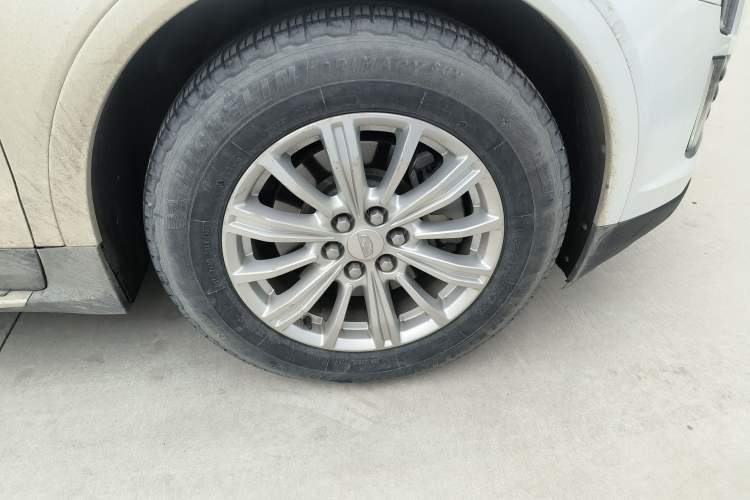 Used Cadillac XT5 2018 28E Four-Wheel Drive Tech Version Right Front Wheel Hub