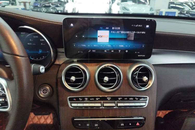 Used Mercedes-Benz GLC 2021 GLC 300 L 4MATIC Dynamic Model Audio And AC Panel