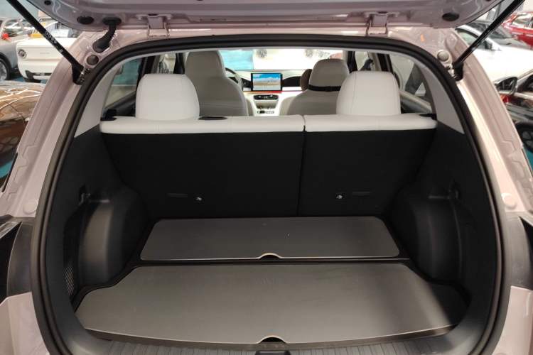 Used Geely Galaxy Geome 2026 Model 310km Youth Edition Trunk