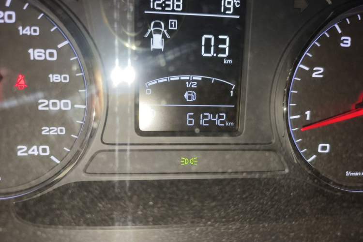 Used Roewe RX5 2016 20T Two-Wheel Drive Automatic Internet Smart Edition
