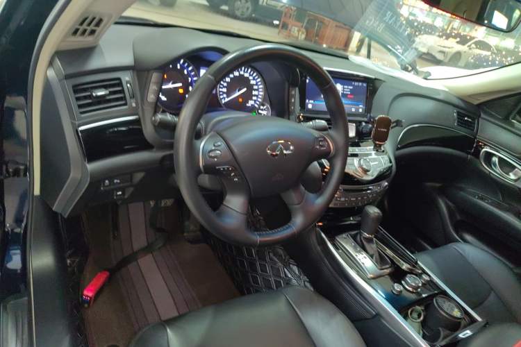 Used Infiniti Q70 2017 Q70L 2.5L Elite Edition Center Console