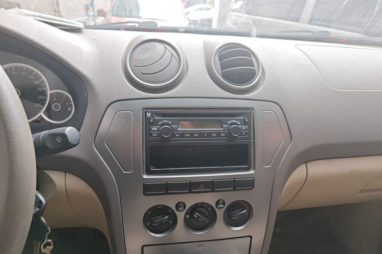 Used JMC Yuhu 7 2012 2.4T Two-Wheel Drive Manual Standard Edition JX4D24
