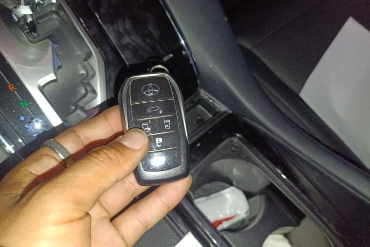 Used Toyota Vellfire 2020 Dual-Engine 2.5L HV Luxury Edition Interior 1