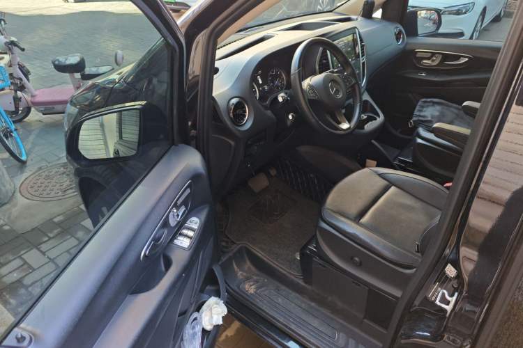 Used Mercedes-Benz Vito 2023 2.0T Business Version 7 Seats Driver Seat