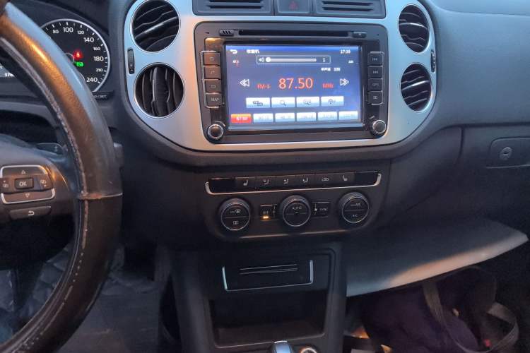 Used Volkswagen Tiguan 2015 1.8TSI Automatic All-Wheel-Drive Luxury Model