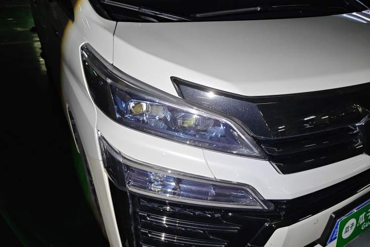 Used Toyota Vellfire 2021 Crown Dual-Engine 2.5L HV Luxury Edition
