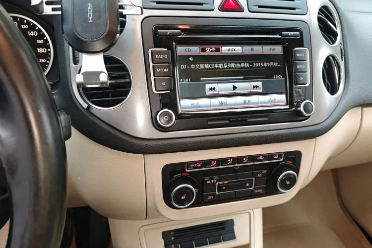 Used Volkswagen Tiguan 2012 1.8TSI Automatic All-Wheel Drive Elite Edition Audio And AC Panel