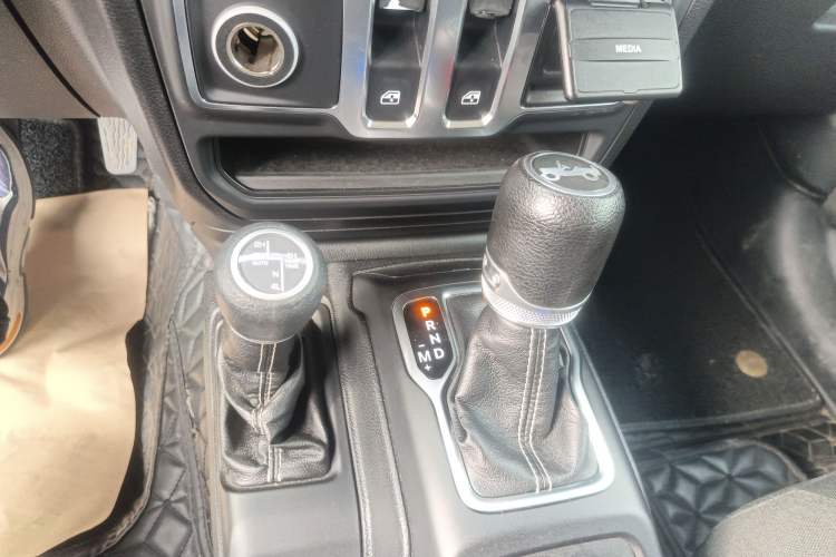 Used Jeep Wrangler 2018 2.0T Sahara Two-Door Edition Gear Lever