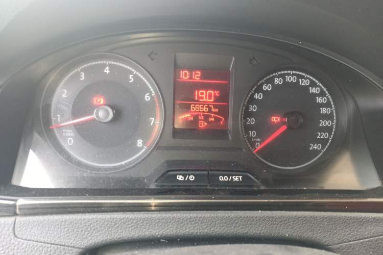 Used Volkswagen Santana 2016 1.4L Manual Fashion Edition Odometer Close Up