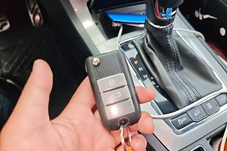 Used Roewe RX5 2016 30T Four-Wheel Drive Automatic Internet Smart Luxury Edition Vehicle Key