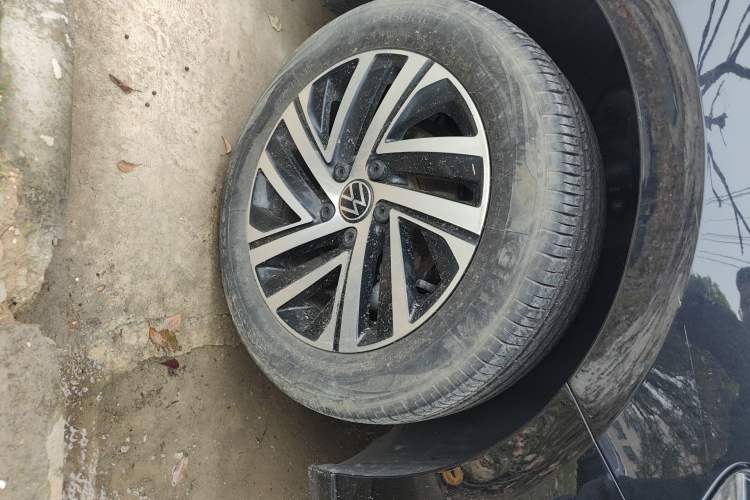 Used Volkswagen Lavida 2023 1.5L Automatic 5 Million Edition Right Front Wheel Hub