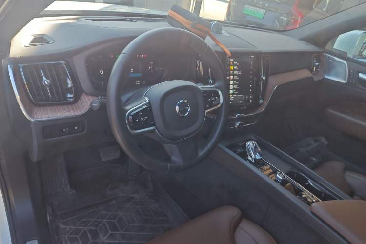 Used Volvo XC60 New Energy 2025 Plug-in Hybrid Long-Range All-Wheel Drive Smart Luxury Edition