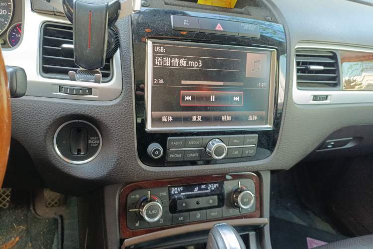 Used Volkswagen Touareg 2011 3.0 TSI Luxury Edition Audio And AC Panel