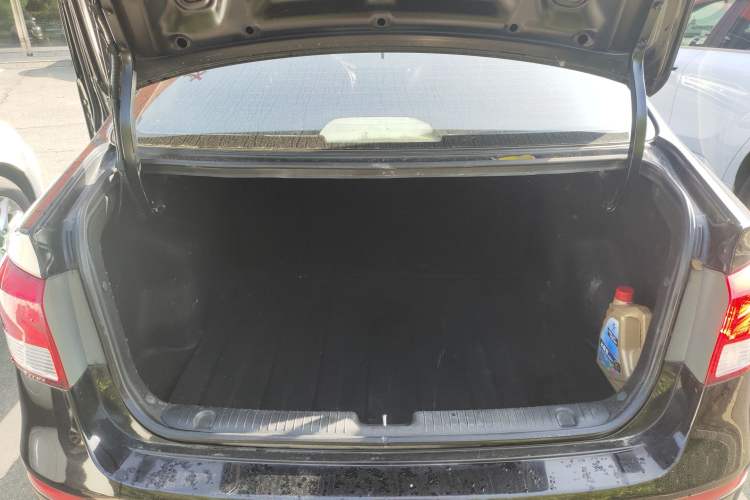 Used Kia K2 2015 Sedan 1.4L Automatic GLS Trunk