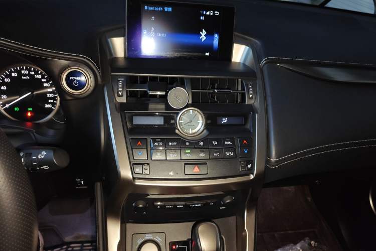 Used Lexus NX 2015 300h Front-Drive Fēngshàng Edition
