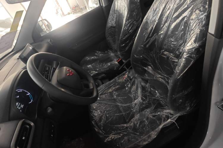 Used Wuling Hongguang New Energy 2024 All-Electric Model 300KM Practical Version Left Front Seat