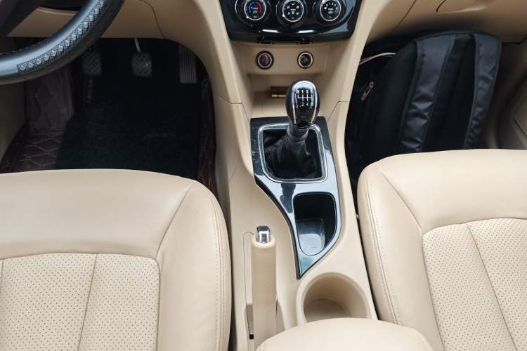 Used Baojun 730 2016 1.5T Manual Comfort Version 7 Seats